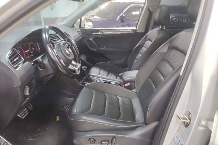Used Volkswagen Tiguan L 2021 330TSI Automatic Two-Wheel Drive R-Line Enhanced Edition Left Front Seat