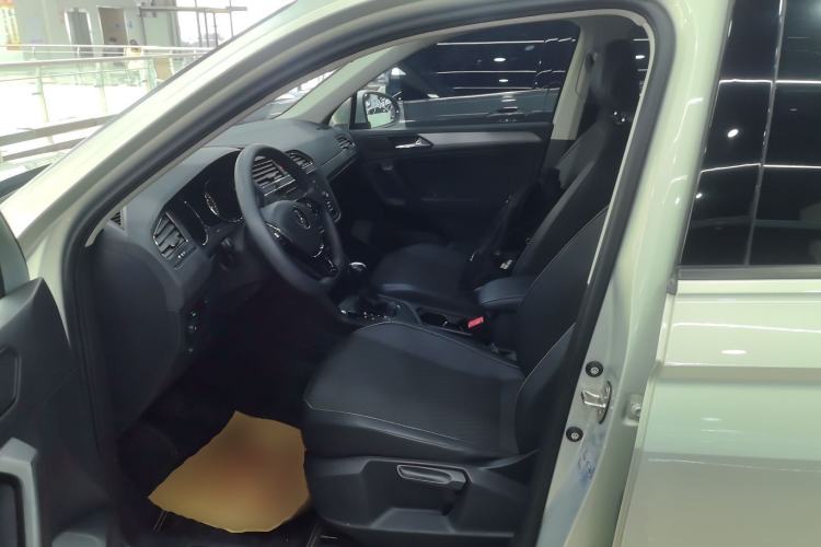Used Volkswagen Tiguan L 2021 280TSI Automatic Two-Wheel Drive Comfort Edition – Low-Trim Version Left Front Seat