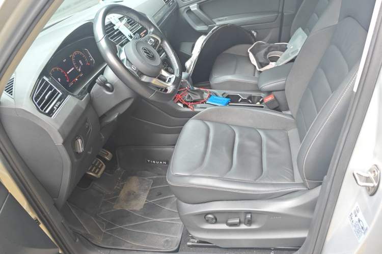 Used Volkswagen Tiguan L 2021 330TSI Automatic Two-Wheel Drive R-Line Enhanced Edition Left Front Seat