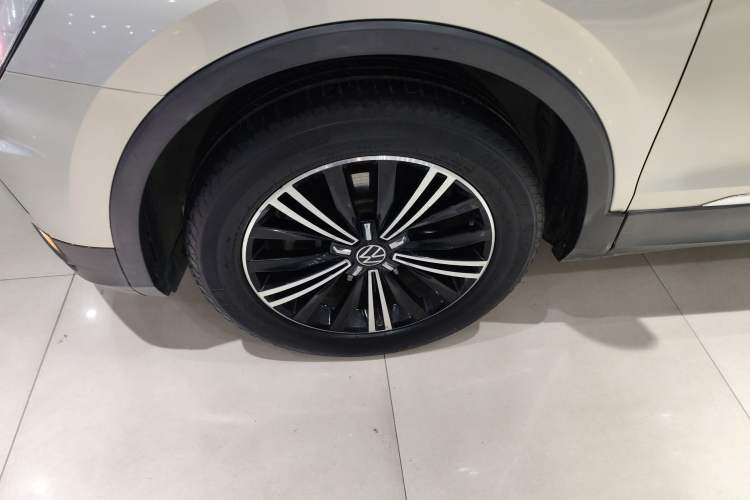 Used Volkswagen Tiguan L 2021 330TSI Automatic Two-Wheel Drive Smart Edition Left Front Wheel Hub