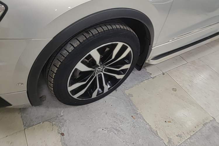 Used Volkswagen Tiguan L 2021 330TSI Automatic Two-Wheel Drive R-Line Enhanced Edition Left Front Wheel Hub