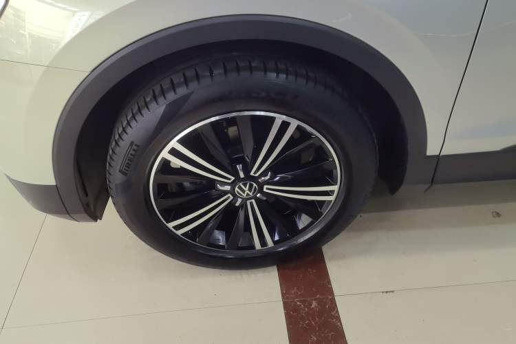 Used Volkswagen Tiguan L 2021 280TSI Automatic Two-Wheel Drive Comfort Edition – Low-Trim Version Left Front Wheel Hub