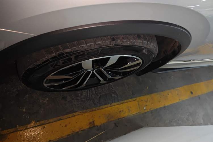Used Volkswagen Tiguan L 2021 330TSI Automatic Two-Wheel Drive R-Line Flagship Edition Left Front Wheel Hub