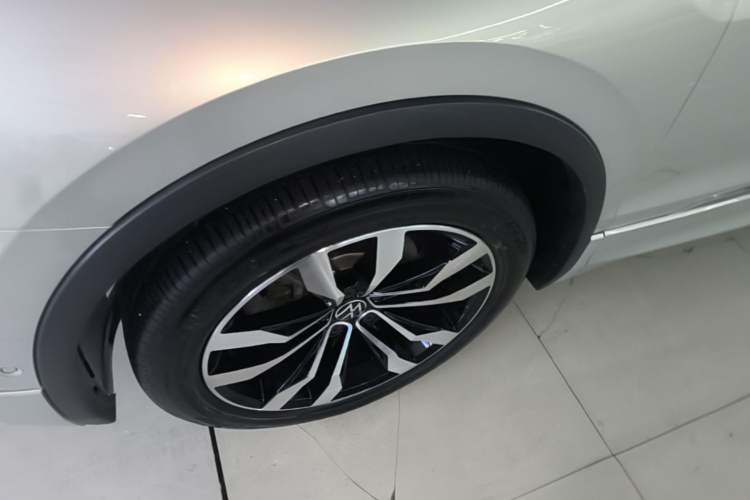 Used Volkswagen Tiguan L 2021 330TSI Automatic Two-Wheel Drive R-Line Enhanced Edition Left Front Wheel Hub
