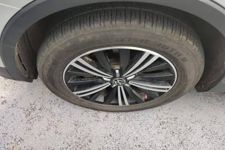 Used Volkswagen Tiguan L 2021 330TSI Automatic Two-Wheel Drive Smart Edition Left Front Wheel Hub