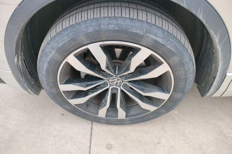 Used Volkswagen Tiguan L 2021 330TSI Automatic Two-Wheel Drive R-Line Flagship Edition Left Front Wheel Hub