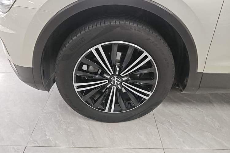 Used Volkswagen Tiguan L 2021 330TSI Automatic Two-Wheel Drive Smart Edition Left Front Wheel Hub