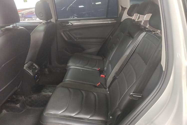 Used Volkswagen Tiguan L 2021 330TSI Automatic Two-Wheel Drive R-Line Enhanced Edition Left Rear Seat