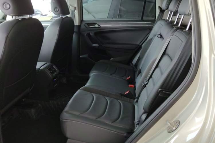Used Volkswagen Tiguan L 2021 330TSI Automatic Two-Wheel Drive R-Line Enhanced Edition Left Rear Seat