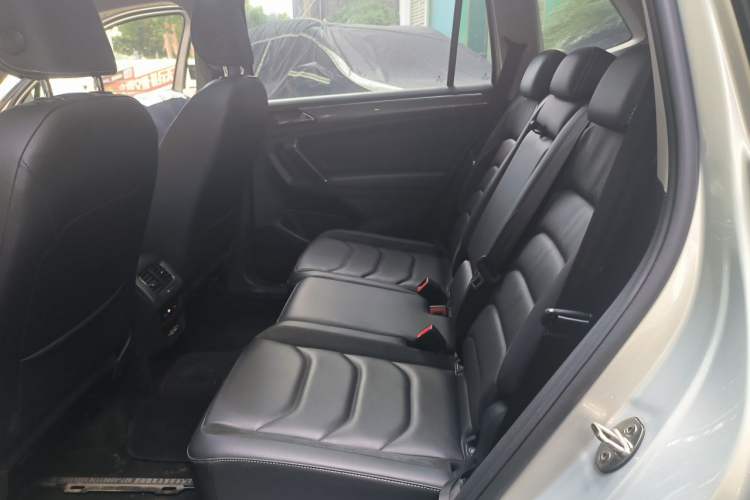 Used Volkswagen Tiguan L 2021 330TSI Automatic Two-Wheel Drive R-Line Enhanced Edition Left Rear Seat