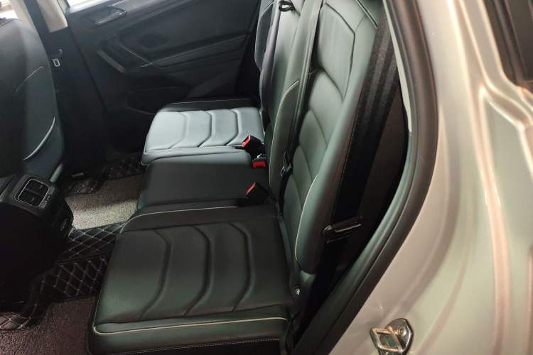 Used Volkswagen Tiguan L 2021 330TSI Automatic Two-Wheel Drive R-Line Flagship Edition Left Rear Seat