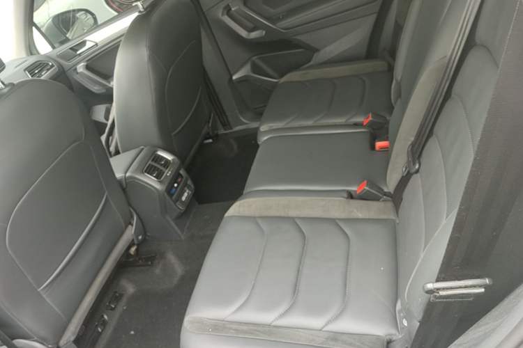 Used Volkswagen Tiguan L 2021 330TSI Automatic Two-Wheel Drive Smart Edition Left Rear Seat