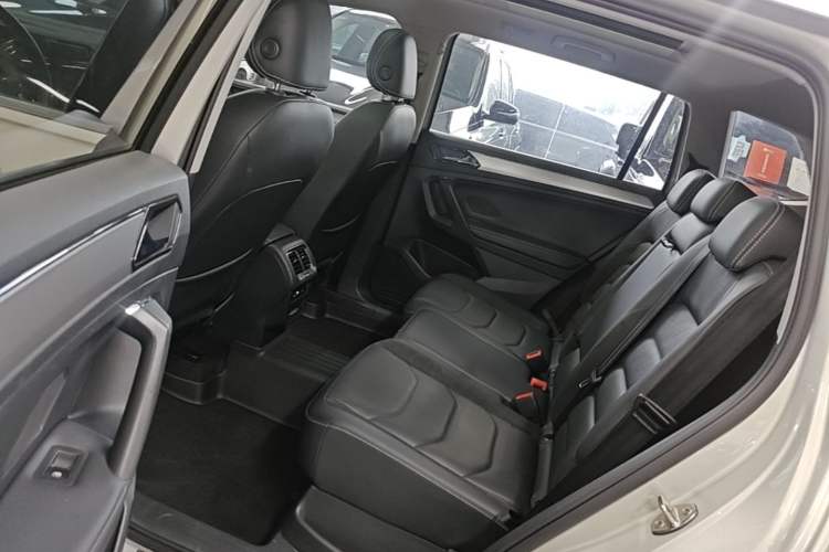Used Volkswagen Tiguan L 2021 330TSI Automatic Two-Wheel Drive Smart Edition Left Rear Seat