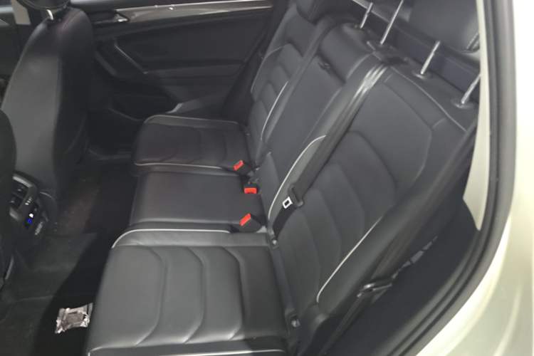 Used Volkswagen Tiguan L 2021 330TSI Automatic Two-Wheel Drive R-Line Enhanced Edition Left Rear Seat