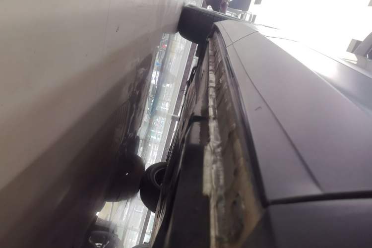 Used Volkswagen Tiguan L 2021 280TSI Automatic Two-Wheel Drive Comfort Edition – Low-Trim Version Left Side Sill