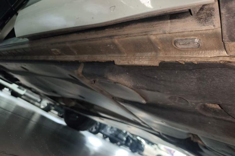 Used Volkswagen Tiguan L 2021 330TSI Automatic Two-Wheel Drive R-Line Flagship Edition Left Side Sill