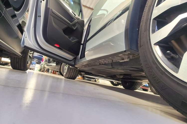 Used Volkswagen Tiguan L 2021 330TSI Automatic Two-Wheel Drive R-Line Enhanced Edition Left Side Sill