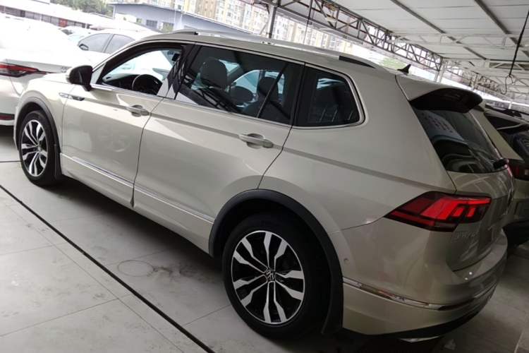 Used Volkswagen Tiguan L 2021 330TSI Automatic Two-Wheel Drive R-Line Enhanced Edition Rear Left 45 Deg
