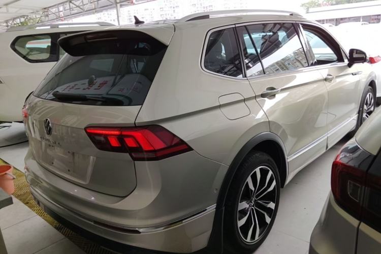 Used Volkswagen Tiguan L 2021 330TSI Automatic Two-Wheel Drive R-Line Enhanced Edition Rear Right 45 Deg