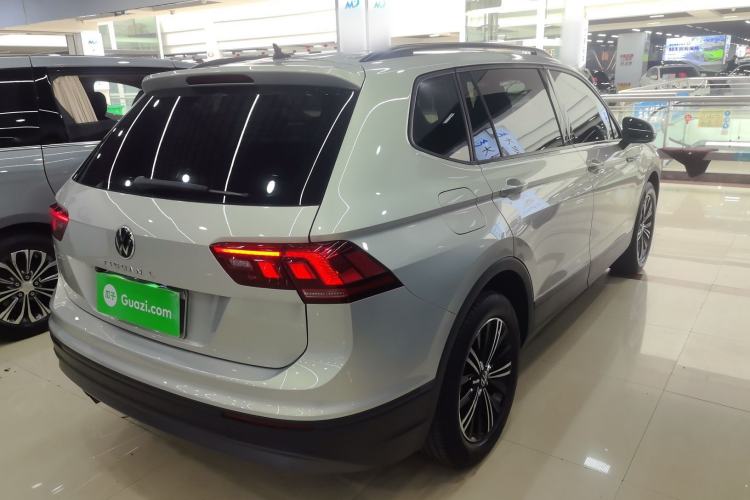 Used Volkswagen Tiguan L 2021 280TSI Automatic Two-Wheel Drive Comfort Edition – Low-Trim Version Rear Right 45 Deg