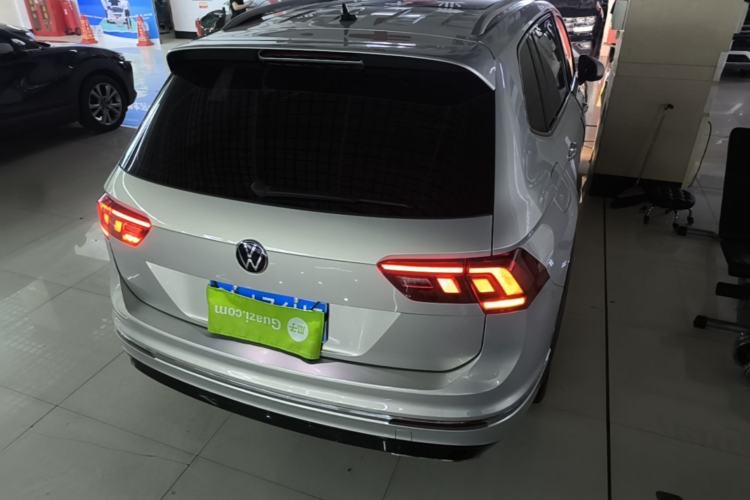 Used Volkswagen Tiguan L 2021 330TSI Automatic Two-Wheel Drive R-Line Enhanced Edition Rear Right 45 Deg