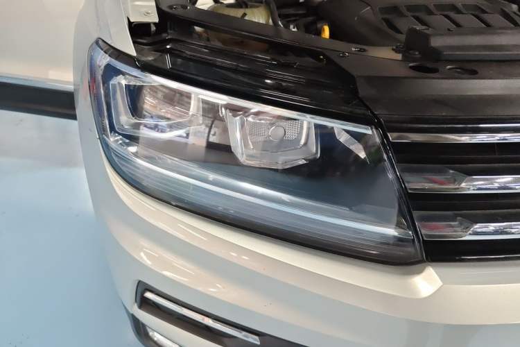 Used Volkswagen Tiguan L 2021 330TSI Automatic Two-Wheel Drive Smart Edition Right Front Headlight