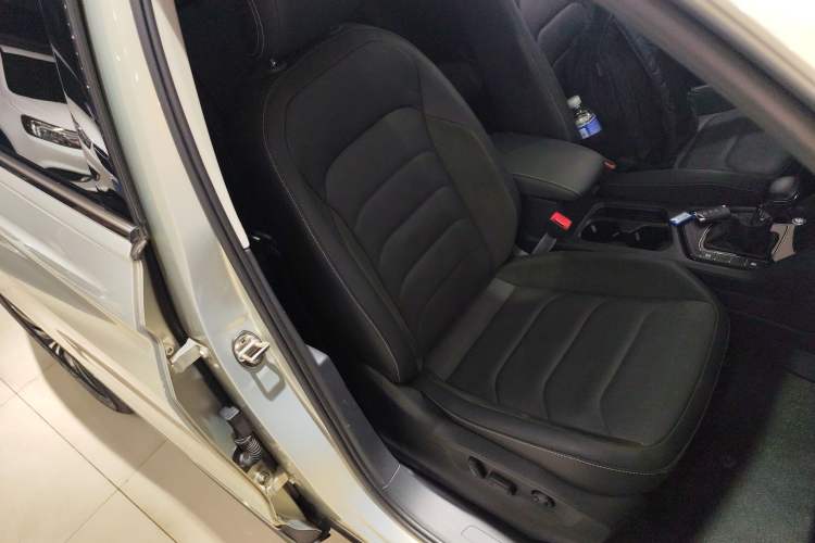 Used Volkswagen Tiguan L 2021 330TSI Automatic Two-Wheel Drive Smart Edition Right Front Seat