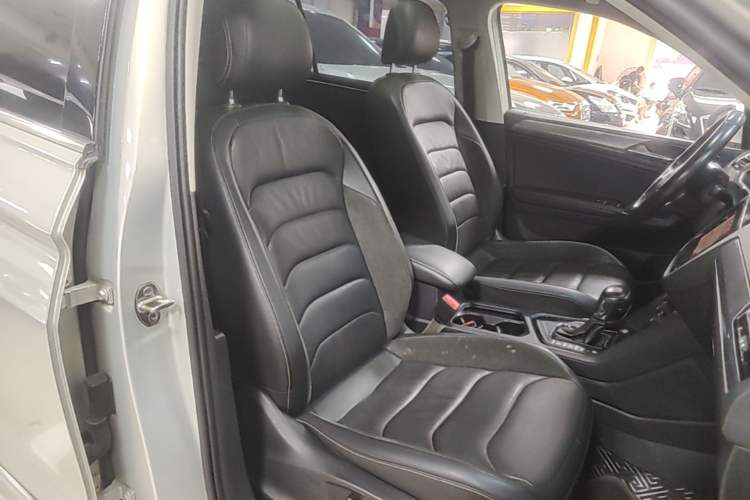 Used Volkswagen Tiguan L 2021 330TSI Automatic Two-Wheel Drive R-Line Enhanced Edition Right Front Seat