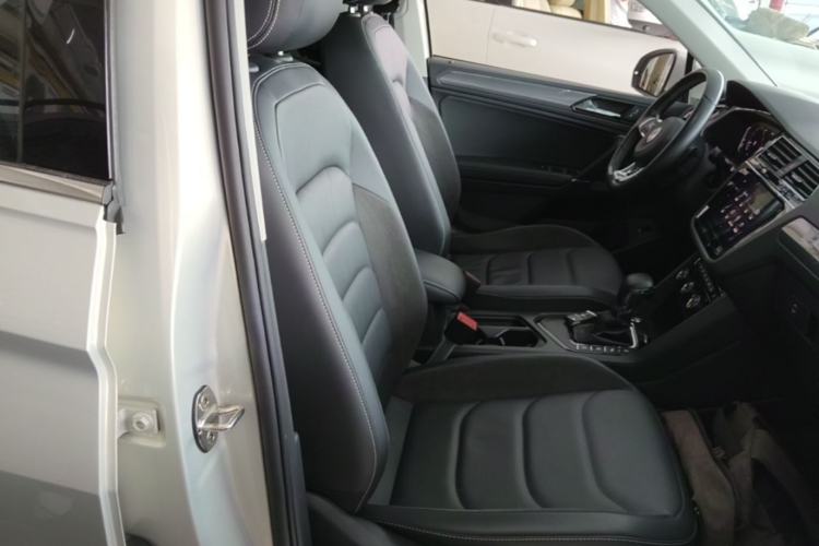 Used Volkswagen Tiguan L 2021 330TSI Automatic Two-Wheel Drive R-Line Enhanced Edition Right Front Seat