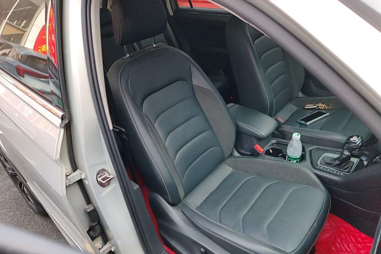 Used Volkswagen Tiguan L 2021 330TSI Automatic Two-Wheel Drive R-Line Enhanced Edition Right Front Seat