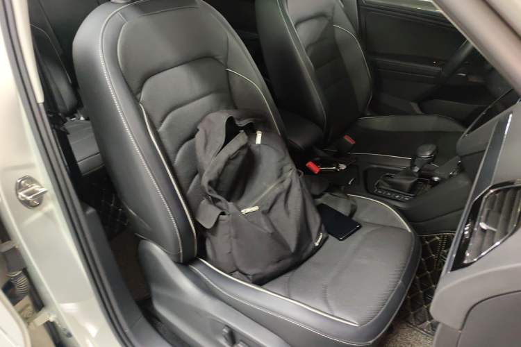 Used Volkswagen Tiguan L 2021 330TSI Automatic Two-Wheel Drive R-Line Flagship Edition Right Front Seat