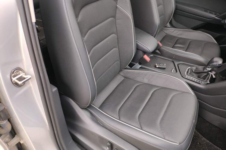 Used Volkswagen Tiguan L 2021 330TSI Automatic Two-Wheel Drive R-Line Flagship Edition Right Front Seat