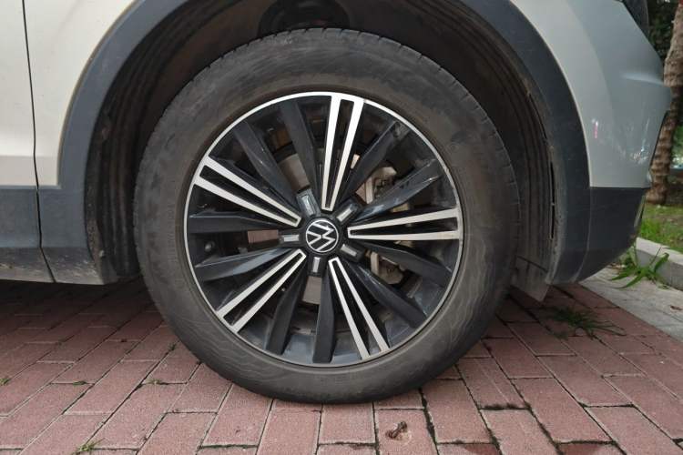 Used Volkswagen Tiguan L 2021 330TSI Automatic Two-Wheel Drive Smart Edition Right Front Wheel Hub