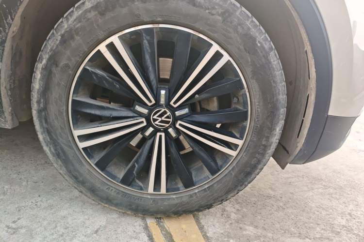 Used Volkswagen Tiguan L 2021 280TSI Automatic Two-Wheel Drive Smart Edition Right Front Wheel Hub