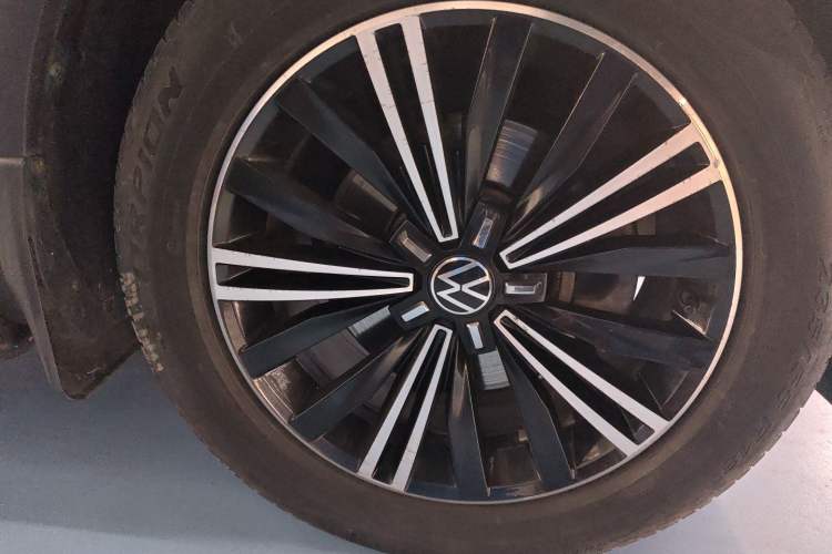 Used Volkswagen Tiguan L 2021 330TSI Automatic Two-Wheel Drive Smart Edition Right Front Wheel Hub