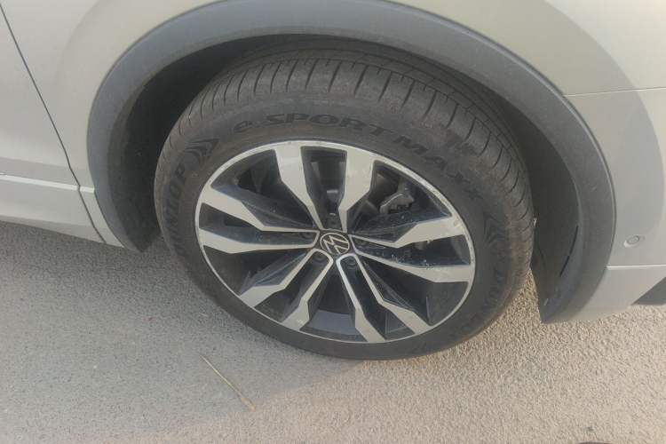 Used Volkswagen Tiguan L 2021 330TSI Automatic Two-Wheel Drive R-Line Enhanced Edition Right Front Wheel Hub
