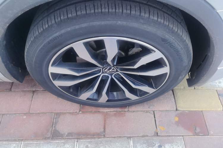Used Volkswagen Tiguan L 2021 330TSI Automatic Two-Wheel Drive R-Line Enhanced Edition Right Front Wheel Hub