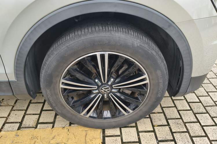 Used Volkswagen Tiguan L 2021 330TSI Automatic Two-Wheel Drive Smart Edition Right Front Wheel Hub