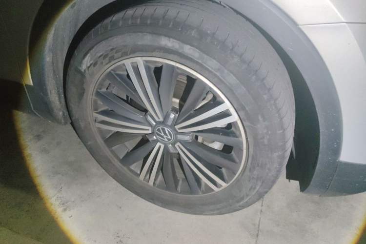 Used Volkswagen Tiguan L 2021 330TSI Automatic Two-Wheel Drive Smart Edition Right Front Wheel Hub