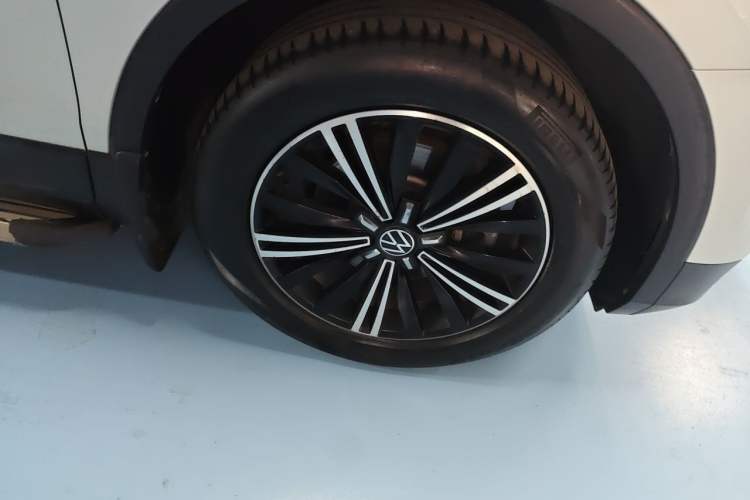 Used Volkswagen Tiguan L 2021 330TSI Automatic Two-Wheel Drive Smart Edition Right Front Wheel Hub