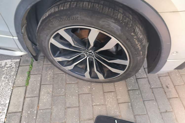 Used Volkswagen Tiguan L 2021 330TSI Automatic Two-Wheel Drive R-Line Enhanced Edition Right Front Wheel Hub
