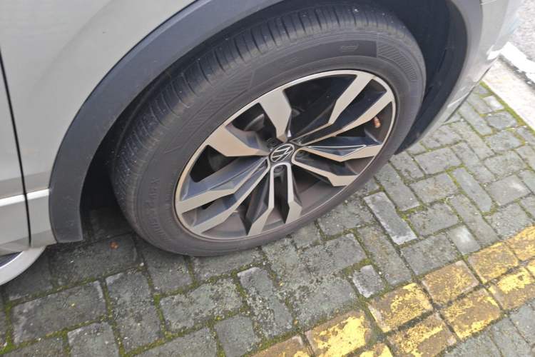 Used Volkswagen Tiguan L 2021 330TSI Automatic Two-Wheel Drive R-Line Enhanced Edition Right Front Wheel Hub