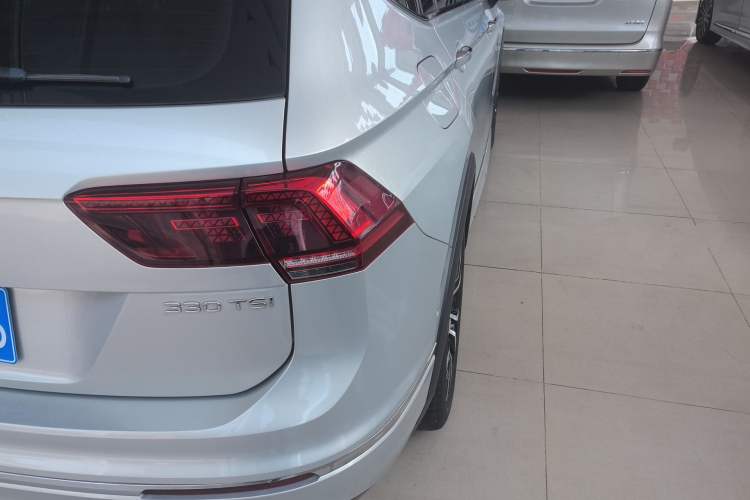 Used Volkswagen Tiguan L 2021 330TSI Automatic Two-Wheel Drive R-Line Flagship Edition Right Rear Taillight
