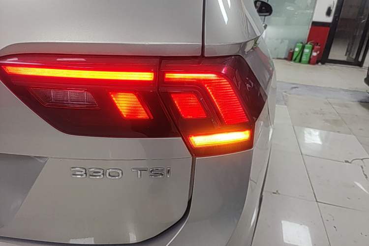Used Volkswagen Tiguan L 2021 330TSI Automatic Two-Wheel Drive R-Line Enhanced Edition Right Rear Taillight