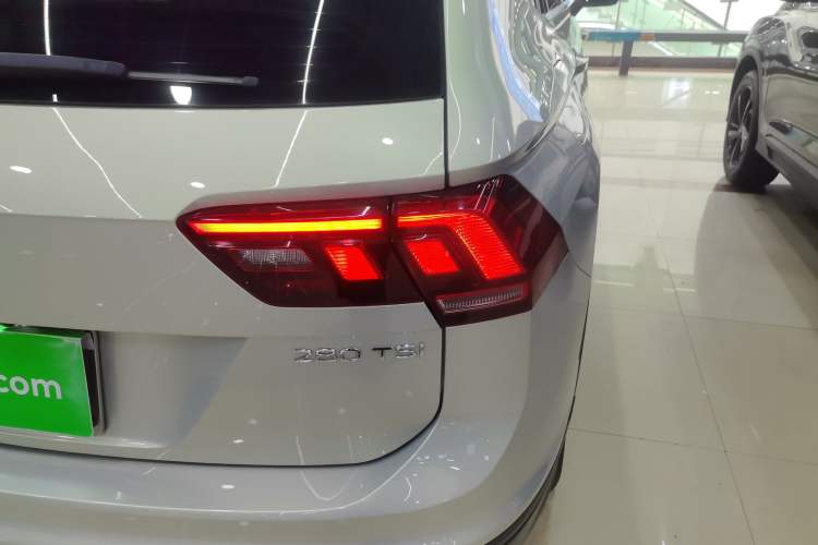 Used Volkswagen Tiguan L 2021 280TSI Automatic Two-Wheel Drive Comfort Edition – Low-Trim Version Right Rear Taillight