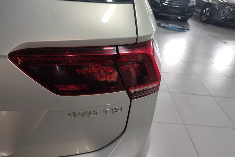 Used Volkswagen Tiguan L 2021 330TSI Automatic Two-Wheel Drive R-Line Flagship Edition Right Rear Taillight