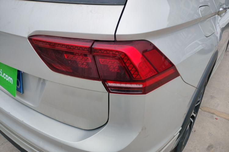 Used Volkswagen Tiguan L 2021 330TSI Automatic Two-Wheel Drive R-Line Flagship Edition Right Rear Taillight