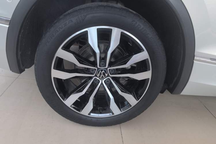 Used Volkswagen Tiguan L 2021 330TSI Automatic Two-Wheel Drive R-Line Flagship Edition Right Rear Wheel Hub