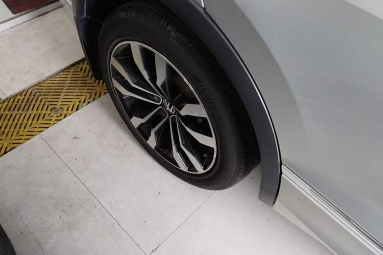 Used Volkswagen Tiguan L 2021 330TSI Automatic Two-Wheel Drive R-Line Enhanced Edition Right Rear Wheel Hub
