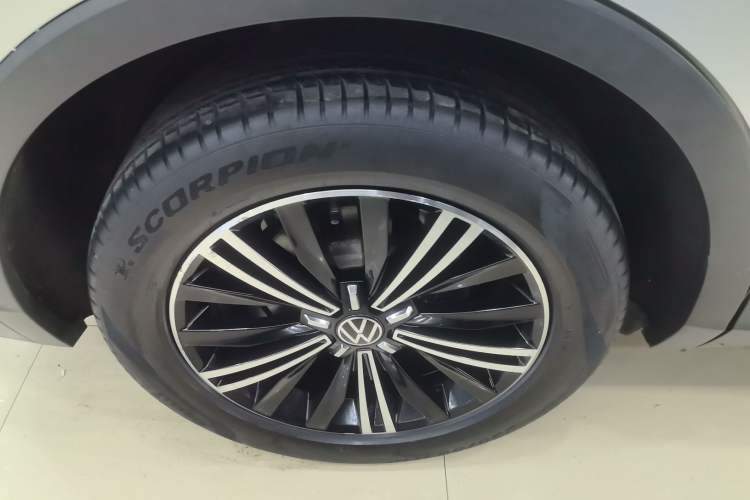 Used Volkswagen Tiguan L 2021 280TSI Automatic Two-Wheel Drive Comfort Edition – Low-Trim Version Right Rear Wheel Hub